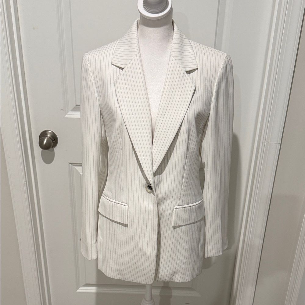 Jones New York white striped blazer Size 6